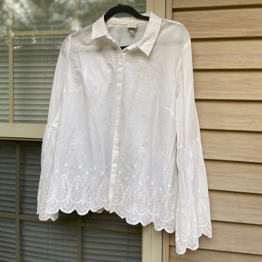 NWT And Eawy Flare White Blouse Vintage feel ⚜️